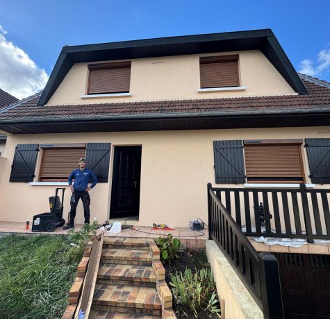 Pose de volet roulant solaire avec moustiquaire — Clarté Fenêtres